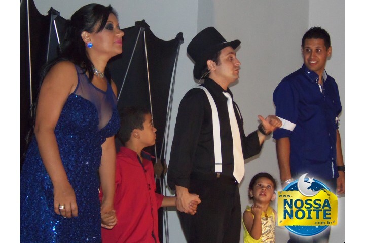 Pedro 8 Anos e Rilary 3 Anos